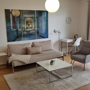 luxi-luxurioses-appartement-mit-terrasse-und-garten-mitten-in.find-berlin-hotels.com/