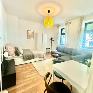 red-stone-apartments-central-berlin.find-berlin-hotels.com/